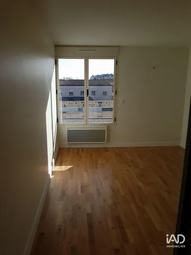 Apartment in BORDEAUX (33800)