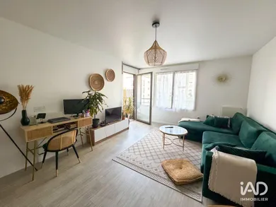 Apartment in LES ULIS (91940)