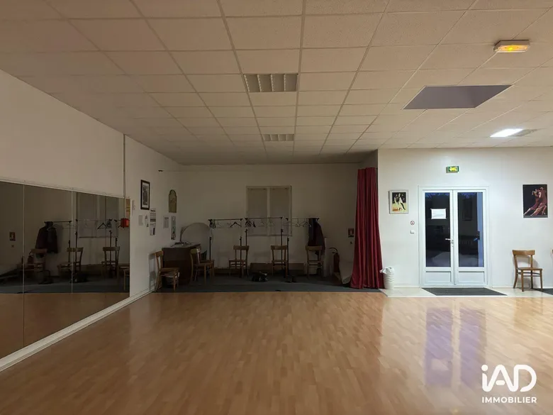 Local commercial 200 m² · à Compiègne · 200 m² · 2 275 €