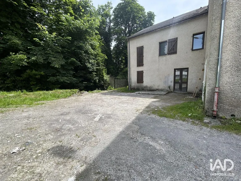 Local commercial 7 pièces 140 m² · à Bielle · 140 m² · 44 500 €