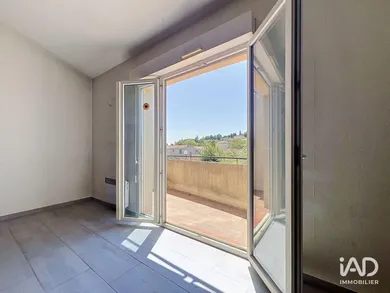 Appartement à PIERREVERT (04860)