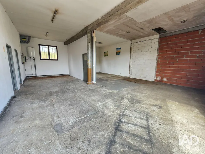 Local commercial 1 pièce 123 m² · à Saint-Sauveur · 123 m² · 880 €