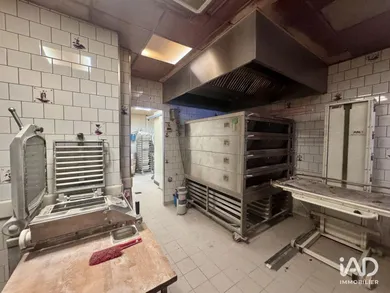 Boutique/Local commercial à FONTAINEBLEAU (77300)
