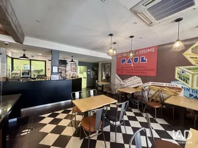 Boutique/Local commercial à FONTAINEBLEAU (77300)