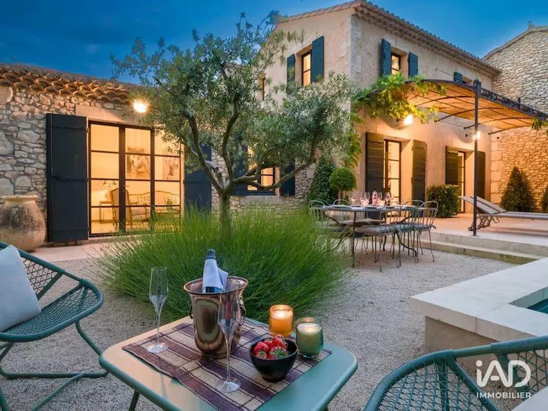 Maison 5 pièces 142 m² · à Eygalières · 142 m² · 1 975 000 €