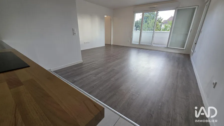 Appartement à NOISY-LE-GRAND (93160) photo 2