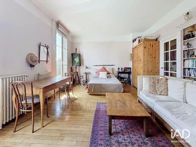 Apartment in PARIS (75011)