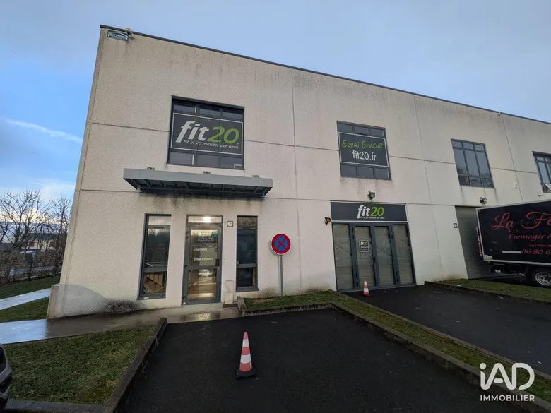Local commercial 250 m² · à Bailly-Romainvilliers · 250 m² · 4 500 €/mois