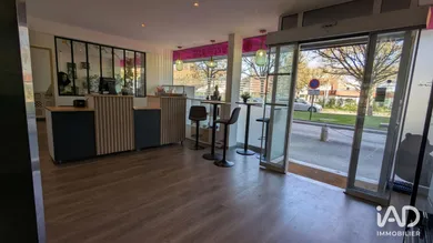 Boutique/Local commercial à ROISSY-EN-BRIE (77680)