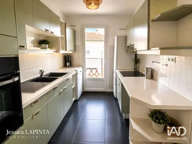 Appartement à SANARY-SUR-MER (83110)
