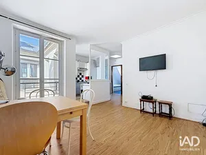 Apartment in PARIS (75011)