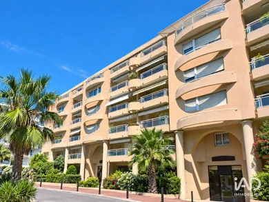 Apartment in CANNES (06400)