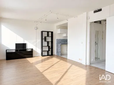 Apartment in COURBEVOIE (92400)