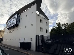 Apartment in BORDEAUX (33800)