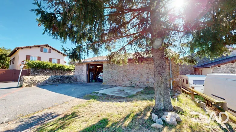 Maison 4 pièces 235 m² · à Chambles · 235 m² · 145 000 €