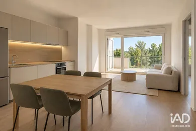 Appartement à ROISSY-EN-BRIE (77680)