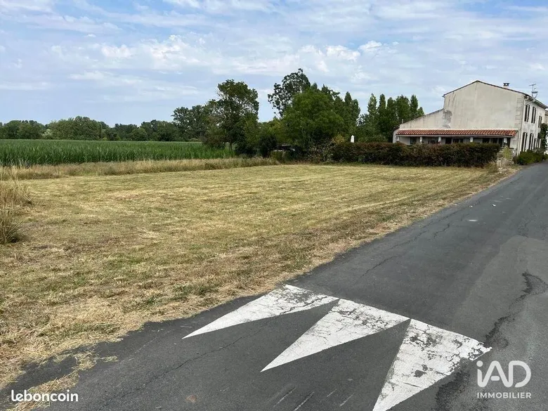 Terrain 1850 m² · à Damvix · 30 000 €