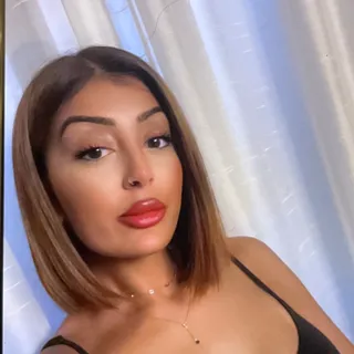 Nesrine Khanchouche Nesrine Khanchouche