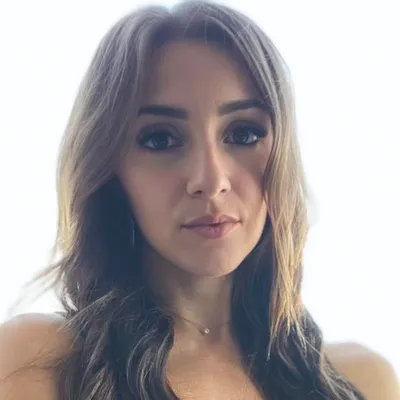 Alexandra Damie