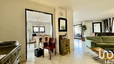 Apartment at Saint-Cloud (92210)