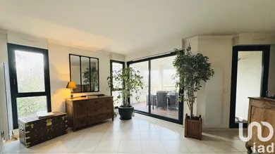 Apartment at Saint-Cloud (92210)