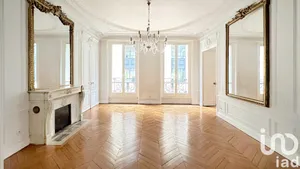 Apartment in Paris (75009)