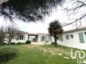 House at LOIX (17111)