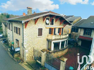 Village house at Neuville-sur-Ain (01160)