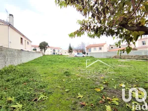 Land at Pont-Saint-Esprit (30130)