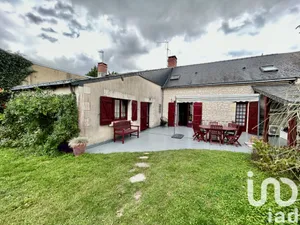 House at Vernantes (49390)