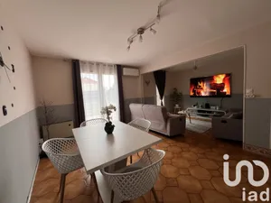 Townhouse at Pont-Sainte-Marie (10150)