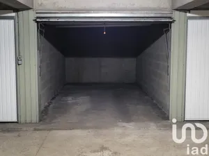 Parking at Tours (37000)