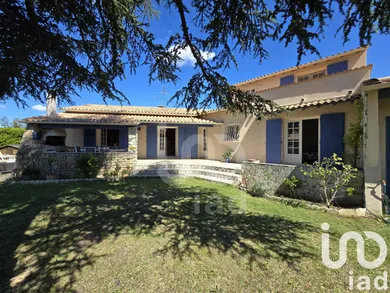 Traditional house at Manduel (30129)