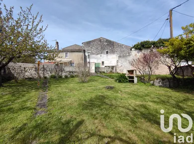 Townhouse in Saintes (17100)