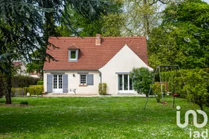 Traditional house at Nointel (60840)