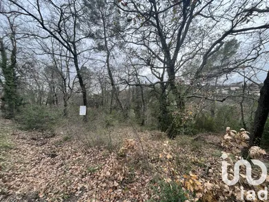 Terrain à bâtir à Saint-Paul-en-Forêt (83440)
