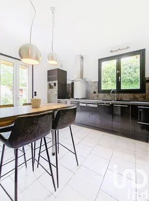 Traditional house at COURPALAY (77540)
