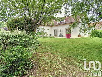 Traditional house at Bully-les-Mines (62160)