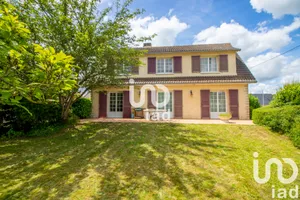Traditional house at Rosny-sur-Seine (78710)