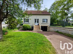 Traditional house at Sagy (95450)