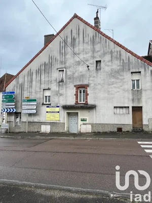 Building at Arnay-le-Duc (21230)