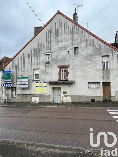 Building at Arnay-le-Duc (21230)