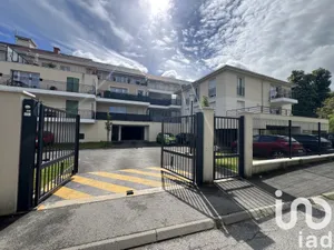 Parking at Chalifert (77144)