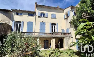 Building at Pont-Saint-Esprit (30130)