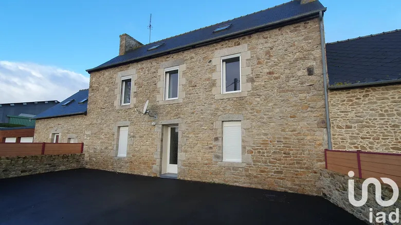 Maison 4 pièces 98 m² · à Lanrodec · 98 m² · 900 €