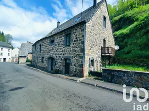 House at Rochefort-Montagne (63210)