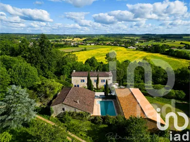 Domain at Vouthon (16220)