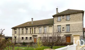 Building at Varennes-sur-Seine (77130)
