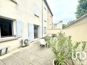 Appartement à Sainte-Cécile-les-Vignes (84290)