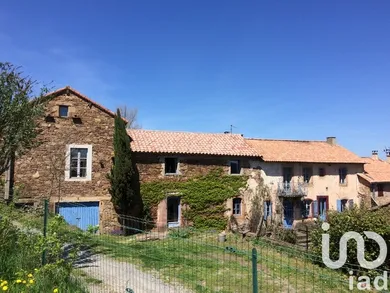 Maison de campagne à Laval-Roquecezière (12380)